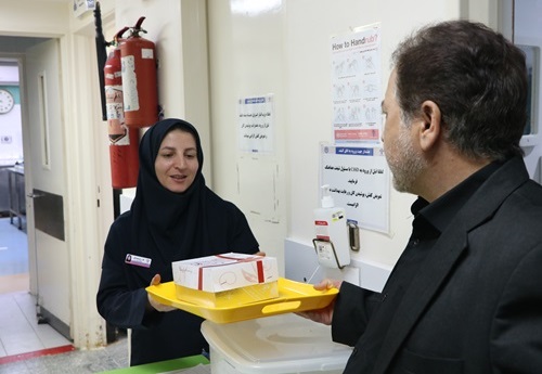 تجلیل از کارکنان بیمارستان علامه بهلول گنابادی به مناسبت میلاد حضرت زهرا (س) و روز زن