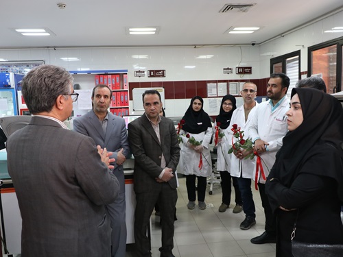 تجلیل از مدافعان سلامت در آزمایشگاه بیمارستان گنابادی